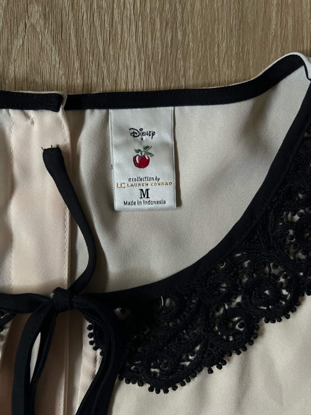 LC Lauren Conrad Disney Snow White Collection Lace Collar Top EUC - Picture 6 of 6